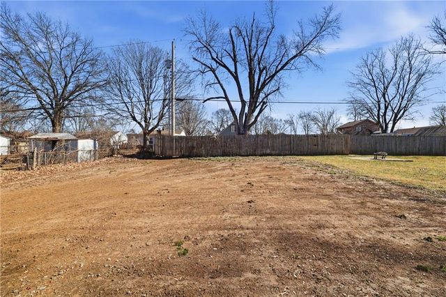 309 N Cedar Avenue, Independence, MO 64053