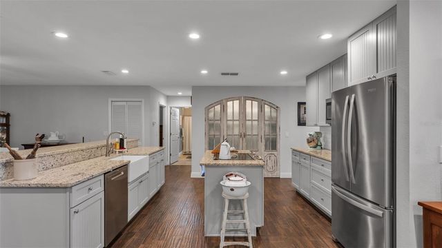 815 W SOCRUM LOOP ROAD, Lakeland, FL 33809