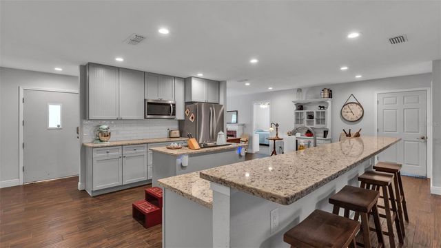 815 W SOCRUM LOOP ROAD, Lakeland, FL 33809