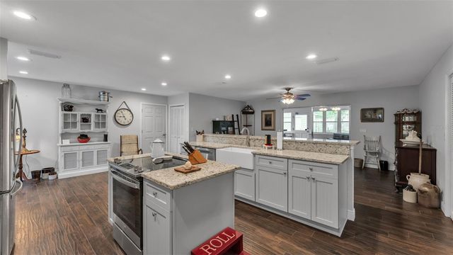 815 W SOCRUM LOOP ROAD, Lakeland, FL 33809