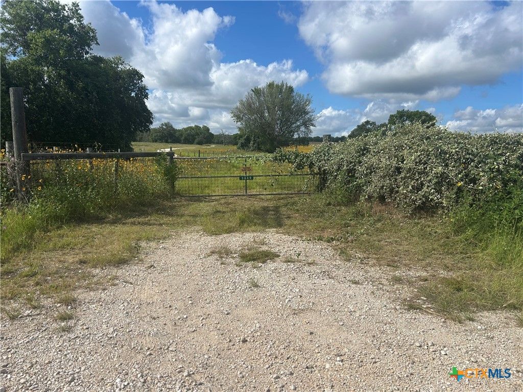 3849 Zion Hill Rd, Seguin, TX 78155