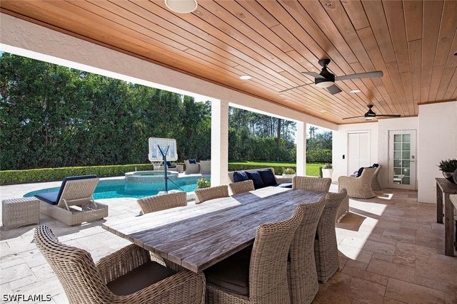 198 Carica RD, Naples, FL 34108