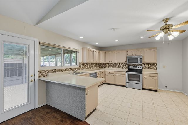 2611 Jenny Lane, Euless, TX 76039