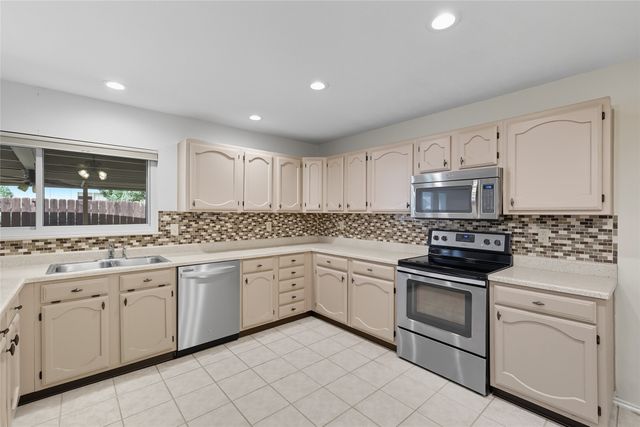 2611 Jenny Lane, Euless, TX 76039