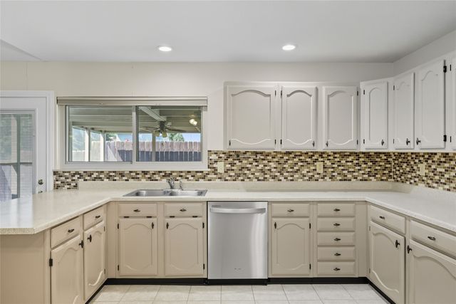 2611 Jenny Lane, Euless, TX 76039