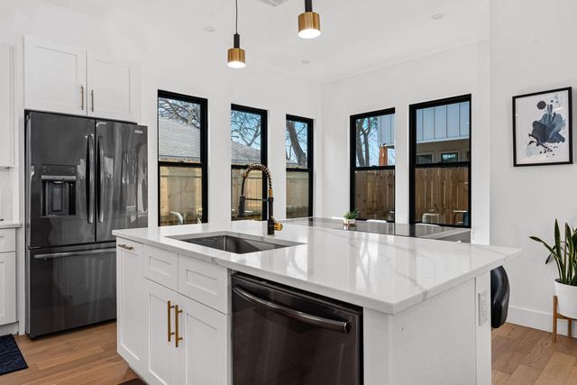910 Tillery ST A, Austin, TX 78702