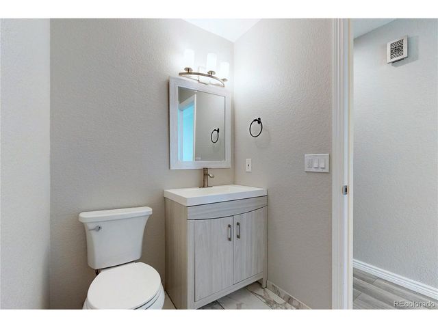9775 Croke Dr, Thornton, CO 80260