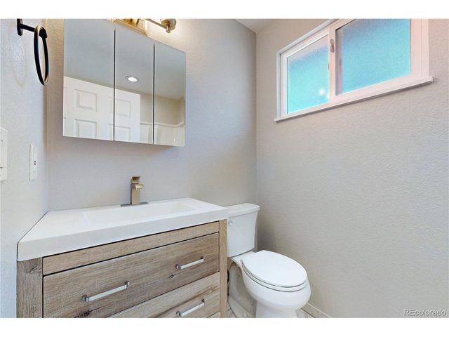 9775 Croke Dr, Thornton, CO 80260