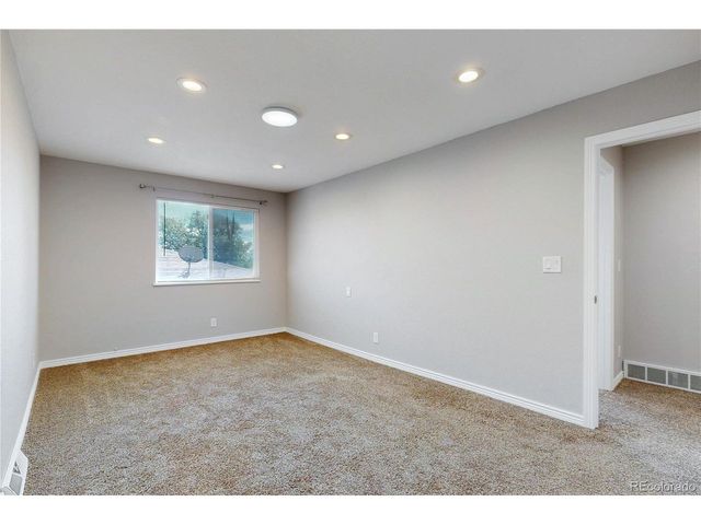 9775 Croke Dr, Thornton, CO 80260