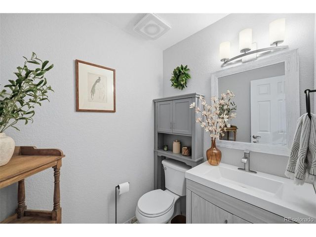 9775 Croke Dr, Thornton, CO 80260
