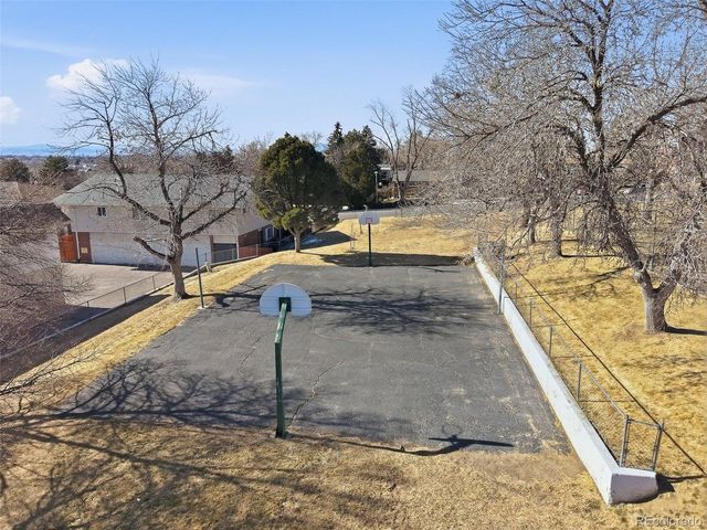 9775 Croke Dr, Thornton, CO 80260