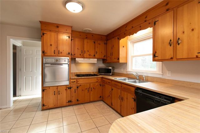 7759 Belroi RD, Gloucester, VA 23061