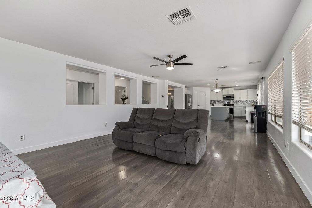 Image 13 of property listing at 43549 W ELIZABETH Avenue, Maricopa, AZ 85138