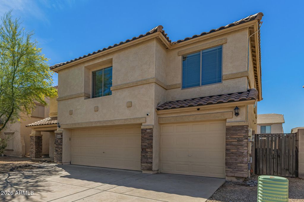 Image 2 of property listing at 43549 W ELIZABETH Avenue, Maricopa, AZ 85138