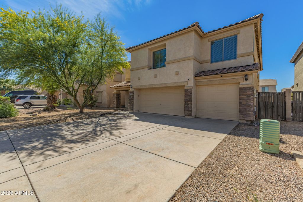 Image 4 of property listing at 43549 W ELIZABETH Avenue, Maricopa, AZ 85138