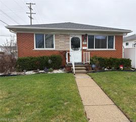 23003 Tuscany Avenue, Eastpointe, MI 48021