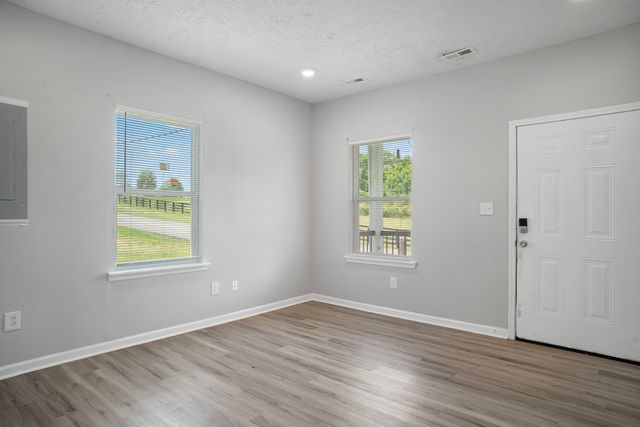 863 E Main Street, Georgetown, KY 40324