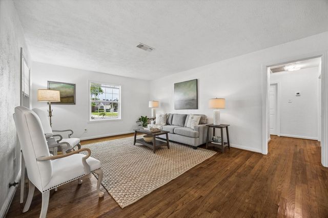 5539 Jessamine Street, Houston, TX 77081