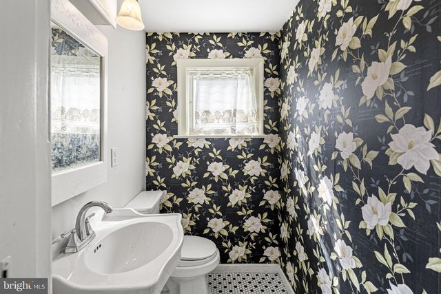 406 LIPPINCOTT AVE, Riverton, NJ 08077