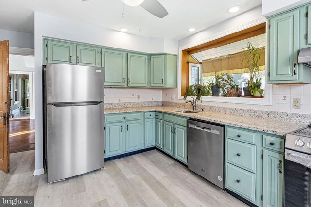 406 LIPPINCOTT AVE, Riverton, NJ 08077