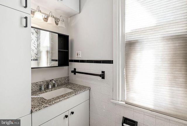 406 LIPPINCOTT AVE, Riverton, NJ 08077