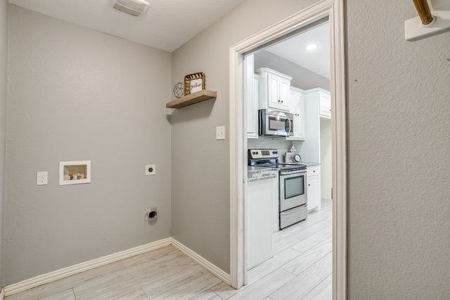 621 Daniel, Burleson, TX 76028