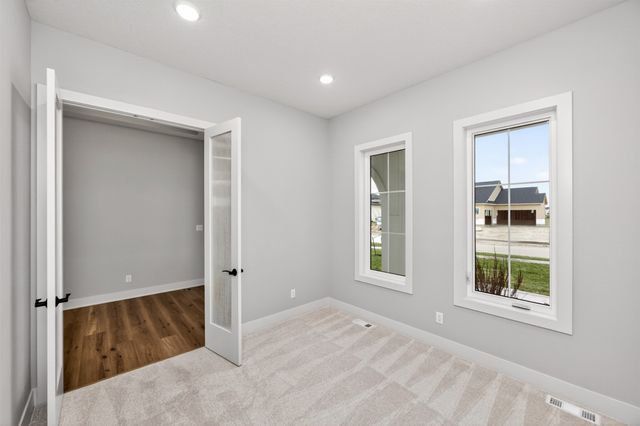 16217 Sharon Drive, Urbandale, IA 50323