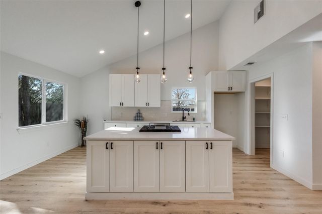 3405 Dunliegh DR, Austin, TX 78745