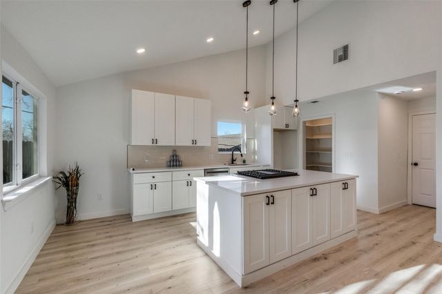 3405 Dunliegh DR, Austin, TX 78745