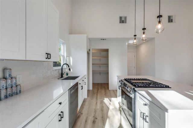 3405 Dunliegh DR, Austin, TX 78745