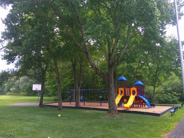 31 Chelsea Way, Bridgewater Twp., NJ 08807