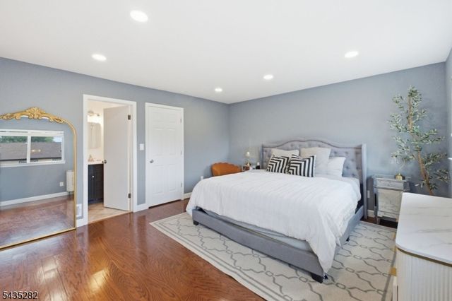 31 Chelsea Way, Bridgewater Twp., NJ 08807