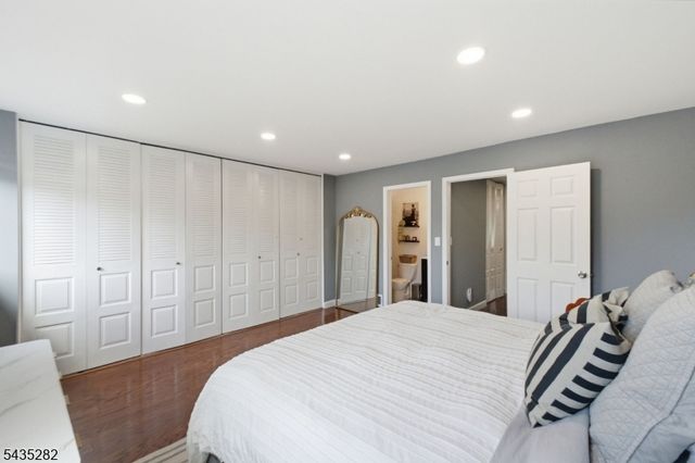 31 Chelsea Way, Bridgewater Twp., NJ 08807
