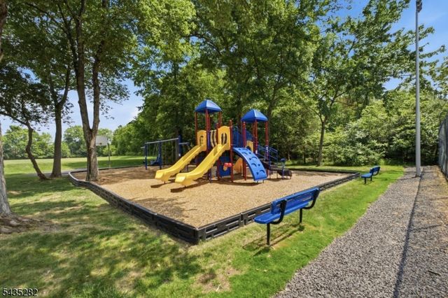 31 Chelsea Way, Bridgewater Twp., NJ 08807
