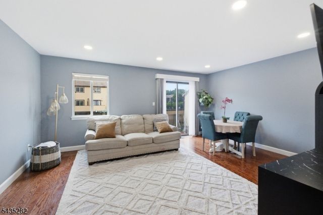 31 Chelsea Way, Bridgewater Twp., NJ 08807