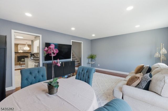 31 Chelsea Way, Bridgewater Twp., NJ 08807