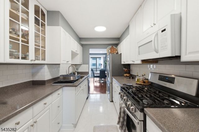 31 Chelsea Way, Bridgewater Twp., NJ 08807