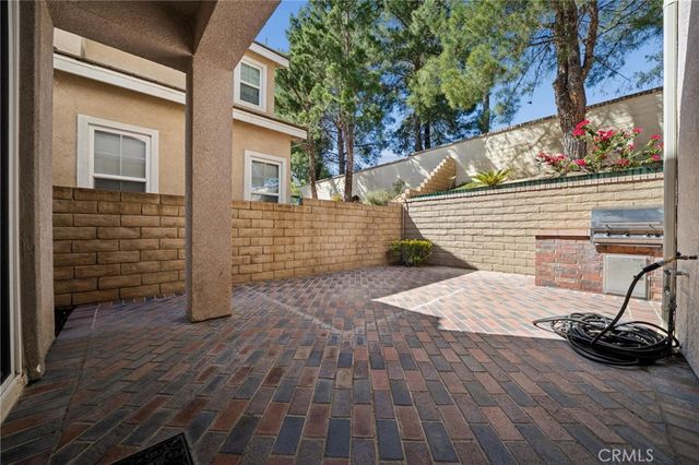 23201 Brooke Lane, Valencia, CA 91355