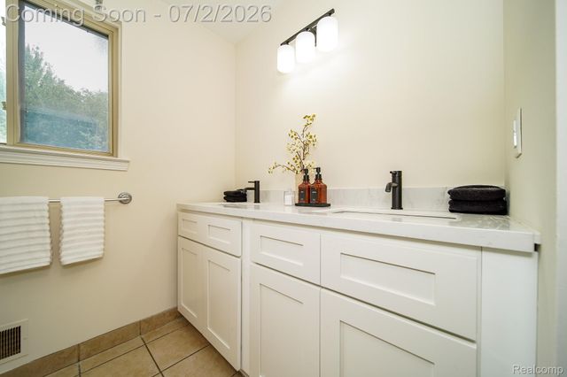 5558 Bedell Road, Sterling Heights, MI 48310