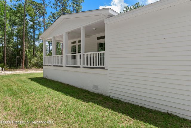 14249 Razorbill Avenue, Weeki Wachee, FL 34614