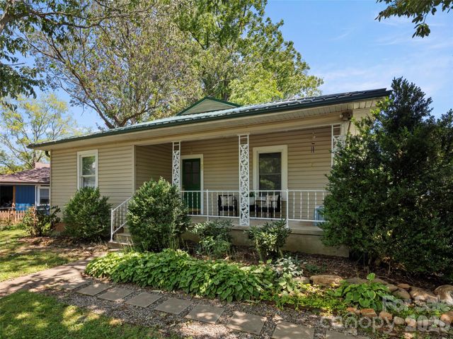 122 Edwards Avenue, Swannanoa, NC 28778