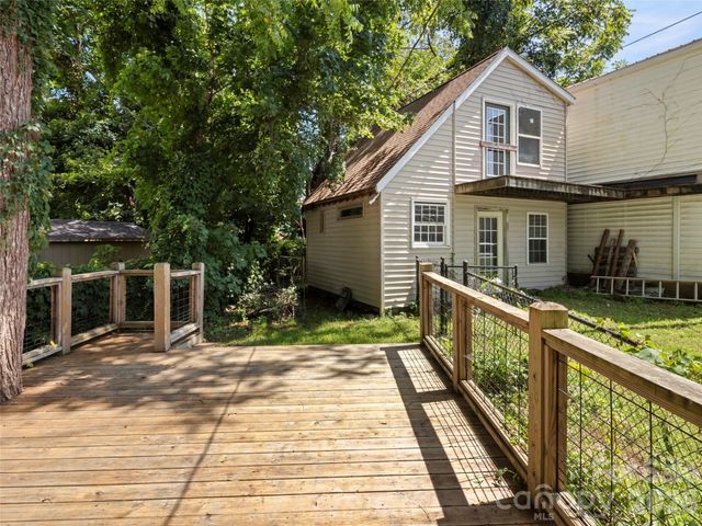 122 Edwards Avenue, Swannanoa, NC 28778