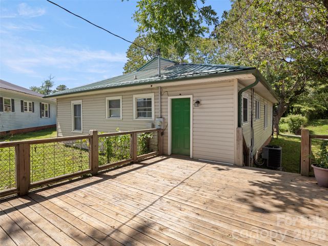 122 Edwards Avenue, Swannanoa, NC 28778