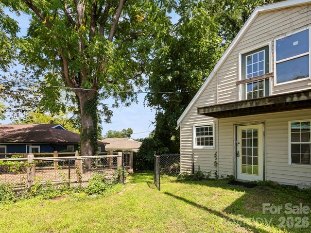 122 Edwards Avenue, Swannanoa, NC 28778