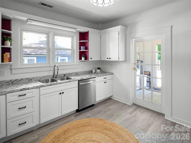 122 Edwards Avenue, Swannanoa, NC 28778
