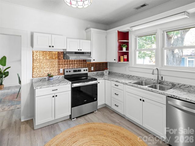 122 Edwards Avenue, Swannanoa, NC 28778