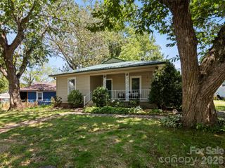 122 Edwards Avenue, Swannanoa, NC 28778