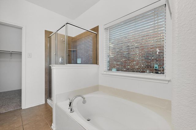 228 Bob White Drive, Red Oak, TX 75154