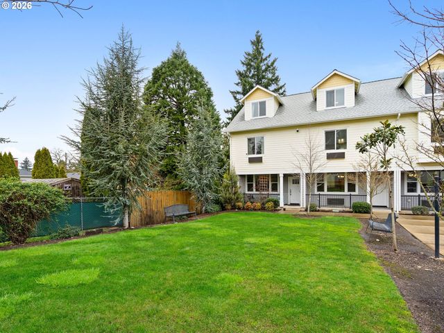 10843 E BURNSIDE St, Portland, OR 97216