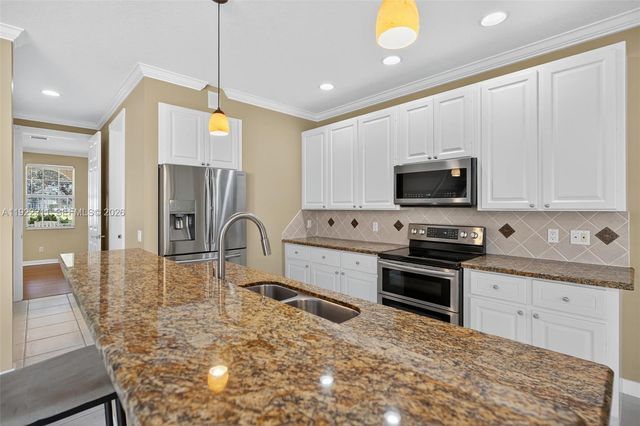 3518 Community Dr, Jupiter, FL 33458